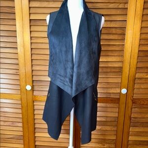 Gorgeous T Tahari Faux Leather and Suede Vest Size Medium